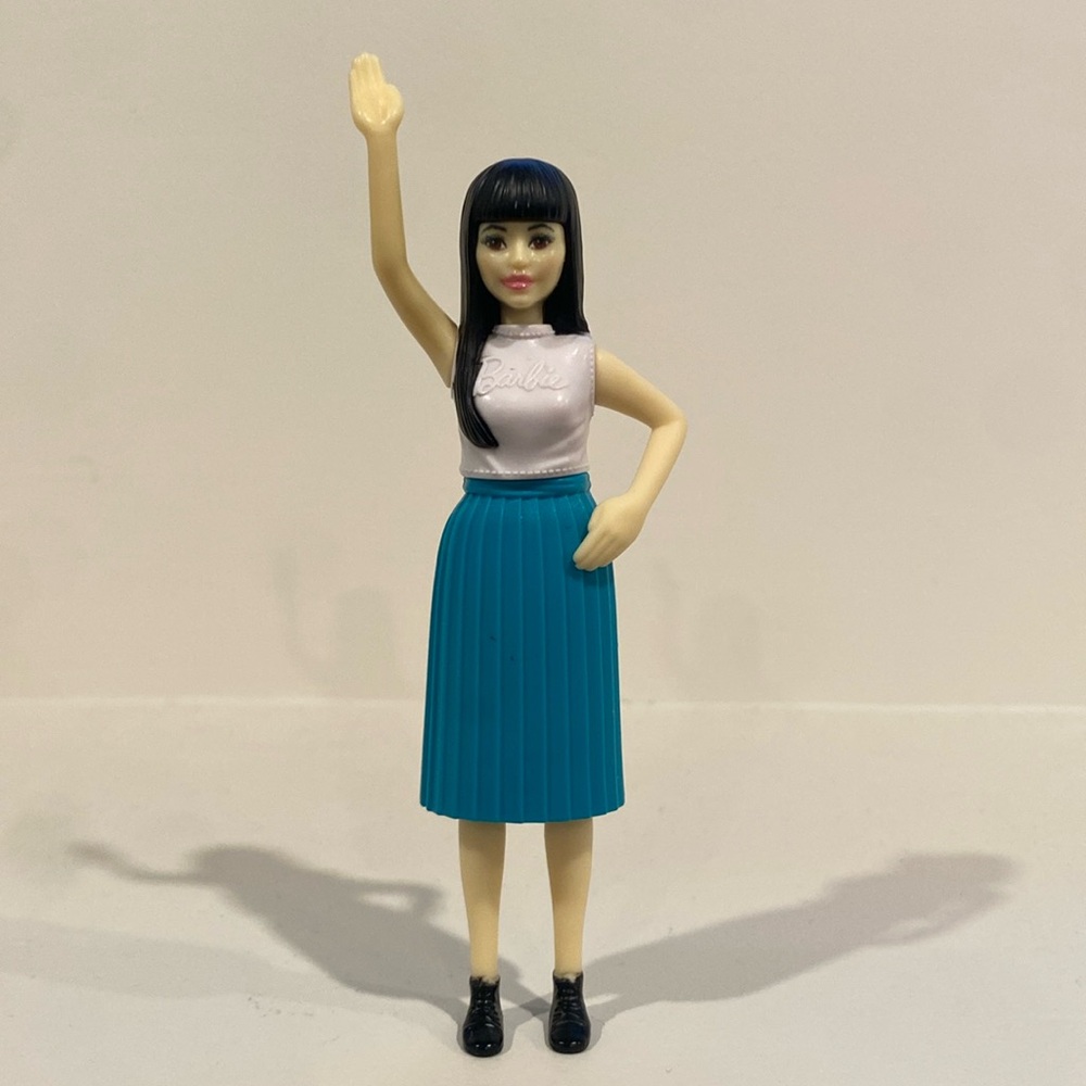2022 Barbie Burger King Happy Meal Toy    girls dolls doll action figure toys